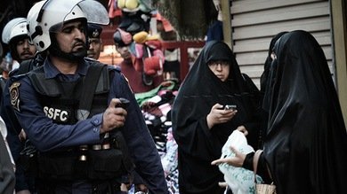 La Policía de Bahréin utiliza gas lacrimógeno para dispersar una manifestación antimonárquica