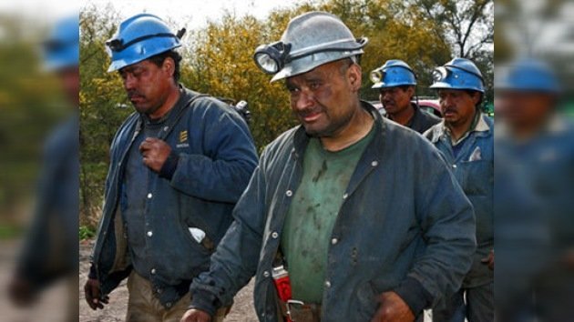El presidente mexicano garantiza que rescatarán con vida a los mineros atrapados