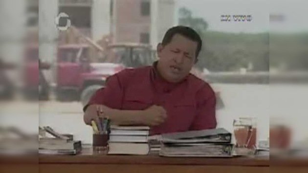 Hugo Chávez cantando "Cuando yo quiera has de volver"