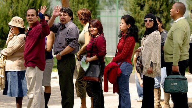 La crisis en España lleva a los inmigrantes peruanos a buscar el regreso a su país