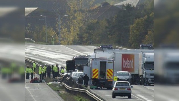 Varios muertos en el peor accidente de tráfico en Reino Unido