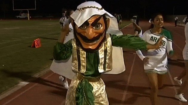 La mascota con cara de árabe de una escuela de California desata la polémica en EE.UU.