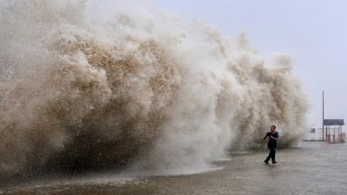 75 desaparecidos tras el hundimiento de 3 barcos cerca de China
