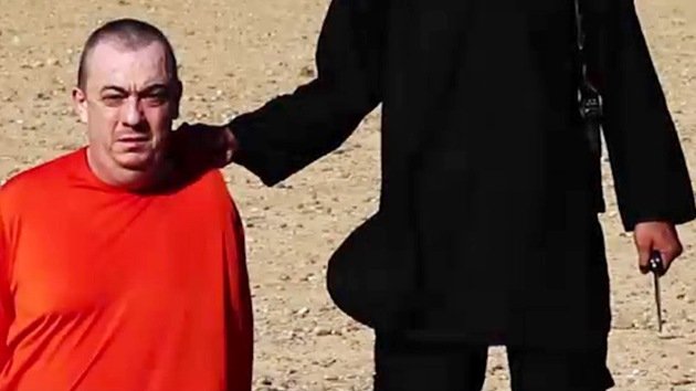 Video conmovedor: La mujer de un rehén británico pide clemencia al Estado Islámico