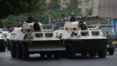 China: Demostración de poderío militar en escenario de sangrientos enfrentamientos