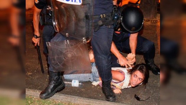 Human Rights Watch: la Policía hizo un "uso excesivo de fuerza" contra los 'indignados'