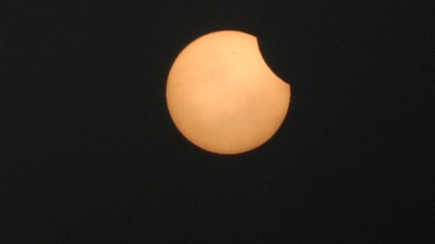 Un raro eclipse solar pudo contemplarse en parte de la Tierra