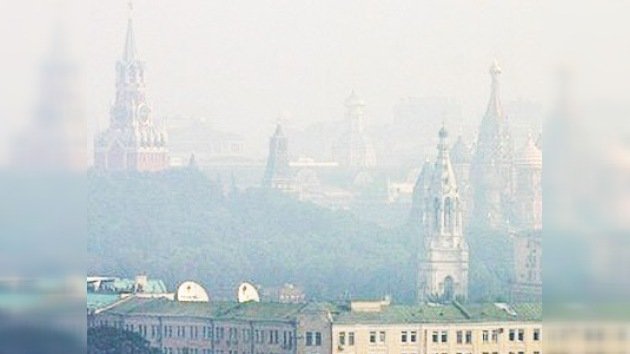 Moscú sigue ahogada en humo