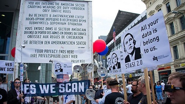 Berlín recibe a Obama con protestas por el espionaje en internet