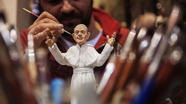 El papa Francisco ya tiene una figurita y camisetas de fútbol personalizadas