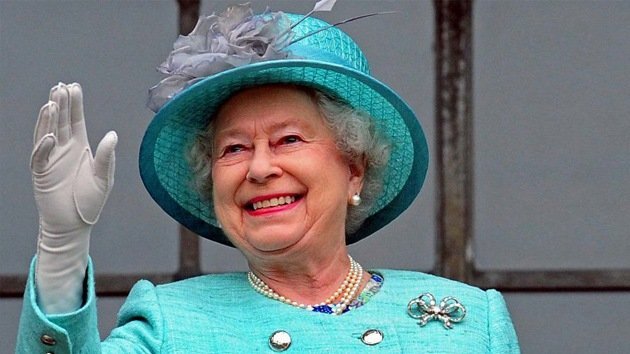 En plena crisis, la reina de Inglaterra podrá gastarse 5,8 millones de euros más