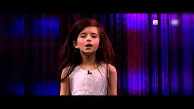 Una niña de 7 años 'reta' a Sinatra con su versión de 'Fly Me To The Moon'