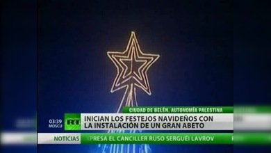 En Belén se ilumina el 'Gran Abeto' navideño