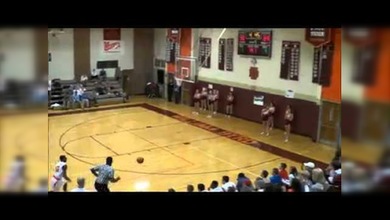 Un increíble tiro de suerte en un partido de baloncesto