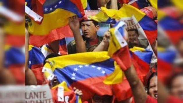 Chávez: "Qué Juventud Bolivariana! Les veo, les oigo, les vivo!"
