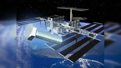 Cosmonautas llevan consigo el perno obstáculo
