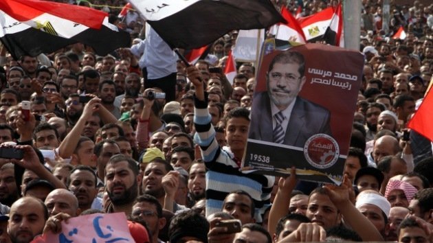 Jueces egipcios tachan el decreto de Morsi de insólita "agresión" contra su independencia