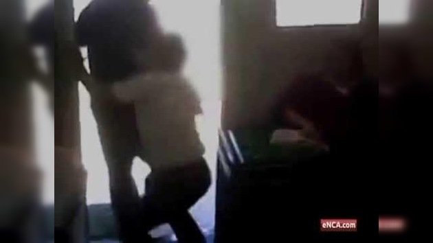 Un alumno golpea a su profesor en una escuela de Sudáfrica