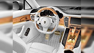 El Porsche Panamera ruge 'vestido' en oro y piel de cocodrilo