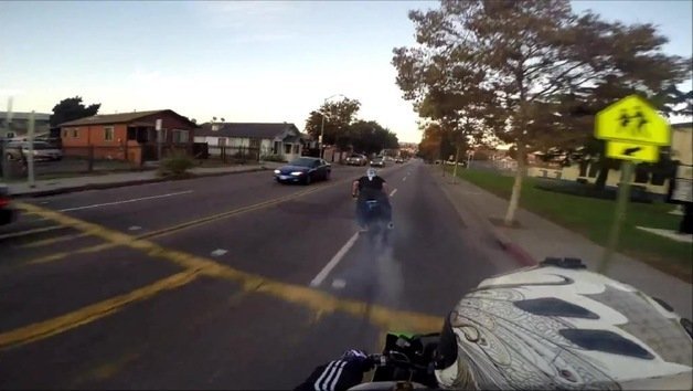 Motociclista loco: Cómo sembrar el pánico en la carretera