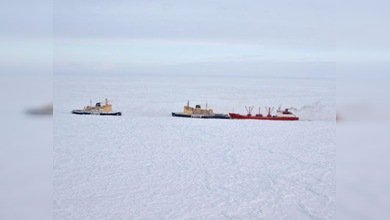 Los rompehielos superaron la parte más peligrosa de su ruta