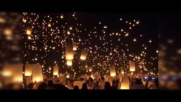 Miles de linternas voladoras iluminan el cielo de Filipinas