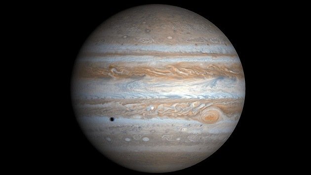 La Tierra le debe la vida a Júpiter: El gigante gaseoso pudo alterar nuestro clima para bien