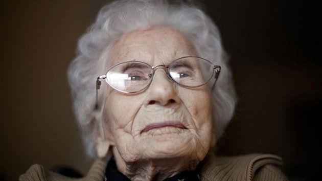 El truco de la mujer más vieja del mundo: no a la comida chatarra y ocuparse solo de lo suyo