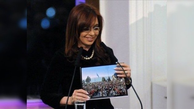 Cristina Fernández encabeza las elecciones primarias en Argentina