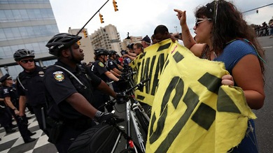 OWS muestra su descontento con Obama en la asamblea demócrata
