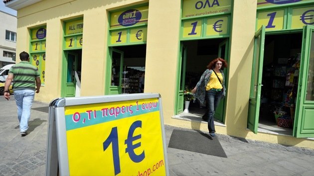 Fitch baja el 'rating' de varios bancos griegos y deja el país al borde de la insolvencia