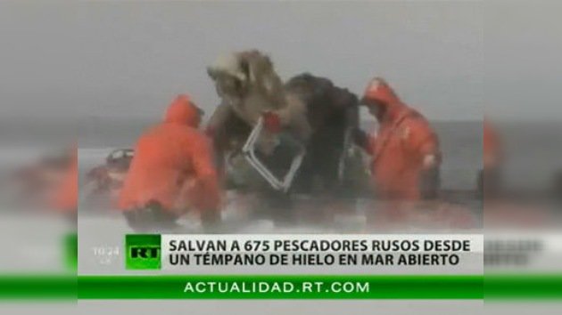 Unos 700 pescadores en Sajalín, a la deriva en medio del hielo (vídeo)