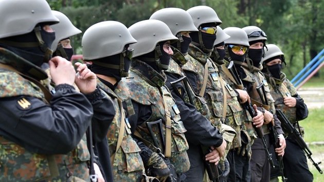 Militares ucranianos abandonan sus unidades: "No lucharemos contra el pueblo"