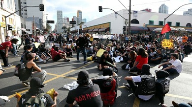 Videos: Policía brasileña usa balas de goma contra manifestantes opuestos al Mundial