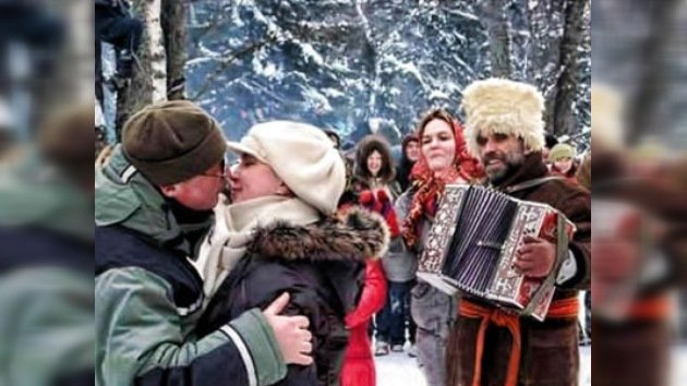 Juegos de besos y ferias de novias en las vísperas del Bautismo ortodoxo