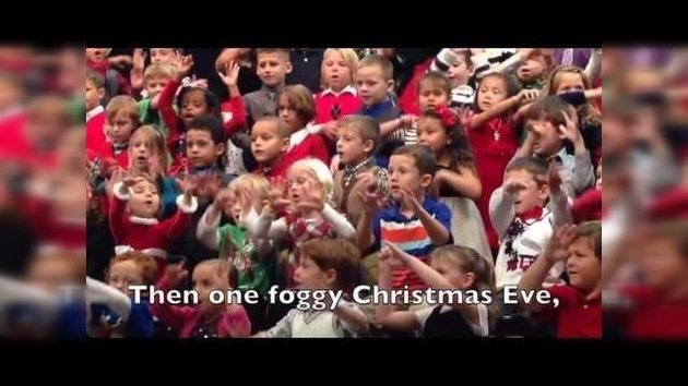 Una niña le 'canta' villancicos a sus padres sordos con el lenguaje de señas