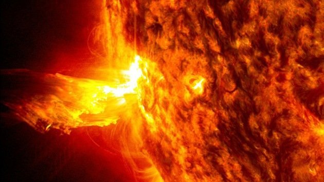 Detectan indicios de materia oscura procedente del núcleo del Sol