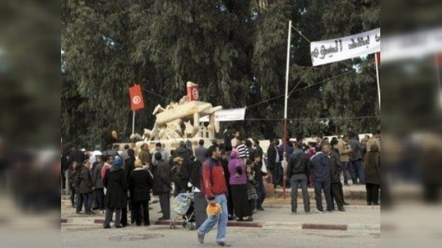 Túnez inaugura un monumento al vendedor ambulante que inspiró la 'primavera árabe'