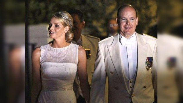 La princesa Charlene de Mónaco lució una tiara 'de agua' en su banquete nupcial