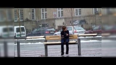 El video de un niño pasando frío en las calles de Oslo se hace viral
