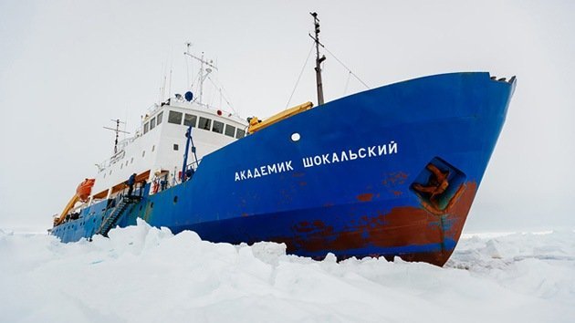 Rehenes del hielo: 74 personas esperan ser rescatadas en medio del Antártico