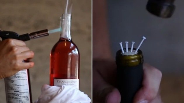 10 formas curiosas de abrir una botella de vino sin sacacorchos