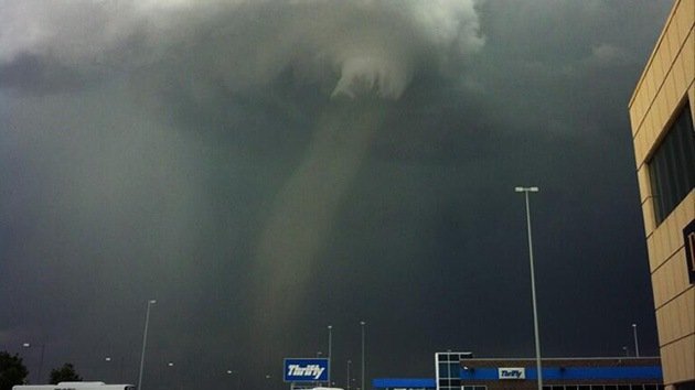 Fotos: Un tornado se aproxima al aeropuerto internacional de Denver