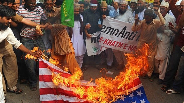 Primeras víctimas frente al consulado de EE.UU. en Pakistán