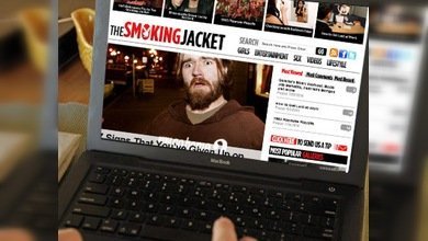 Playboy propone combatir la seriedad en el trabajo