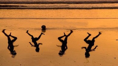 Foto: Emotivo homenaje de un artista israelí a los 4 niños de Gaza asesinados por Israel