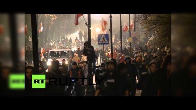 Nacionalistas polacos lanzan petardos contra la embajada de Rusia en Varsovia