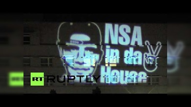 Embajada de EE.UU. en Alemania “decorada” con la cara de Obama y la inscripción 'NSA in da House’