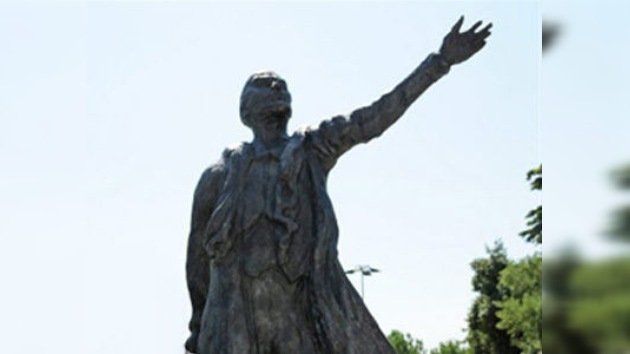 Grupo de eurodiputados pide la retirada de una estatua de Lenin en Francia