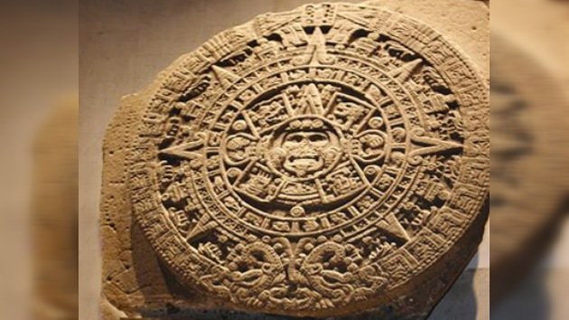 La piedra del Sol brilla en conmemoración de la conquista de México 